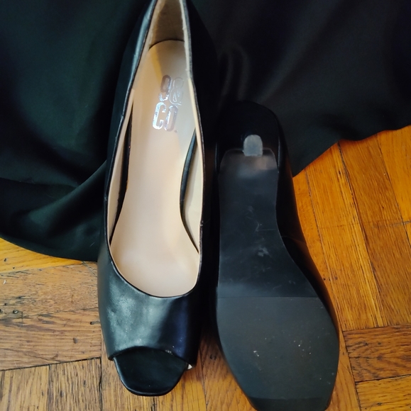 9& Co black open toe heels. - Picture 6 of 6